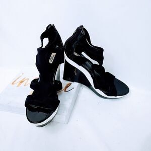 Vera Wang Svettie Black Platform Wedges 9.5